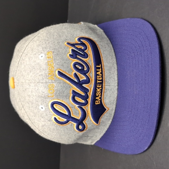 Mitchell & Ness Hardwood Classics Los Angeles Lakers Basketball Hat . - Picture 2 of 10